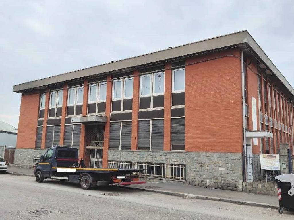negozio in vendita a Torino in zona Madonna di Campagna