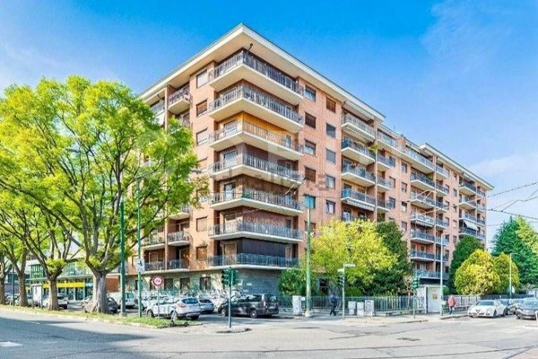 locale di sgombero in vendita a Torino in zona Mirafiori Nord