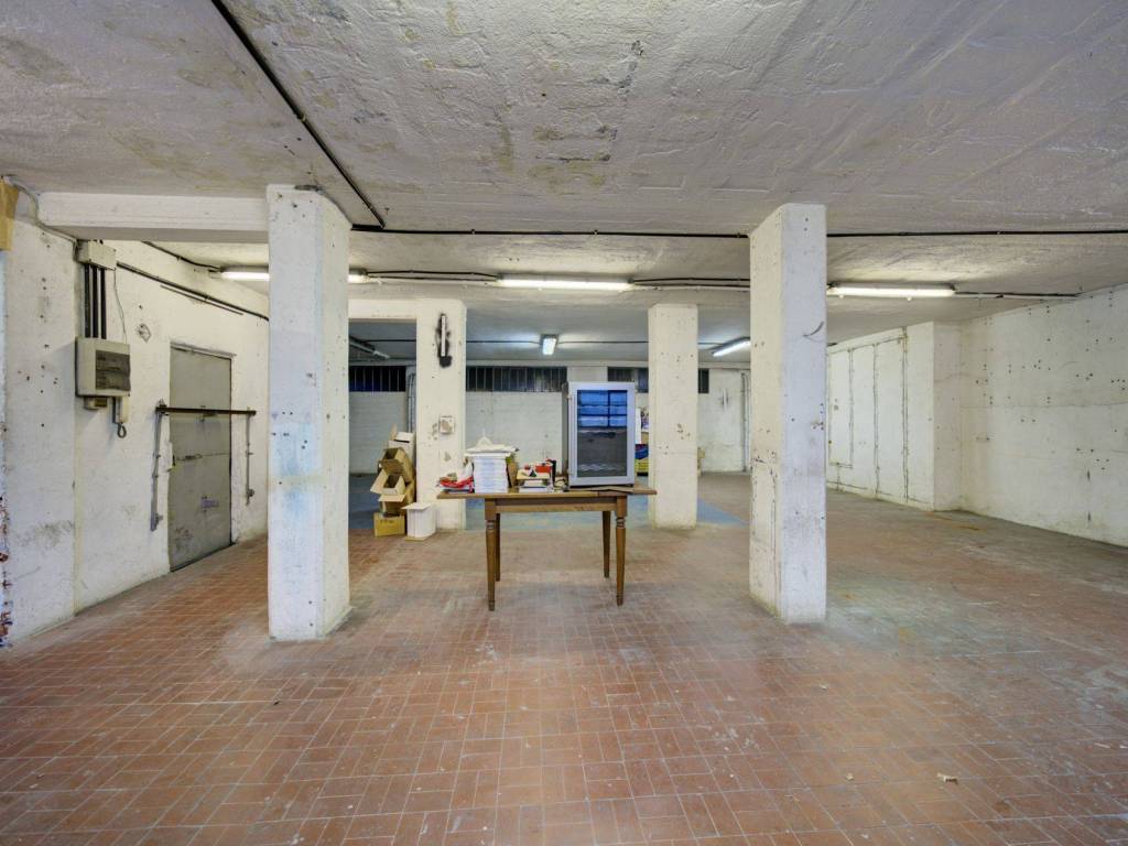 locale commerciale in vendita a Torino in zona Santa Rita