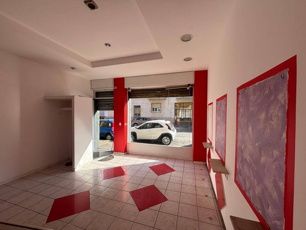 negozio in vendita a Torino in zona Pozzo Strada