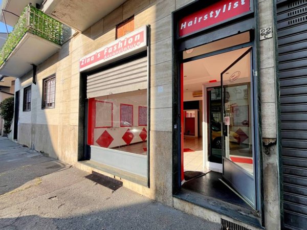 locale commerciale in vendita a Torino in zona Pozzo Strada