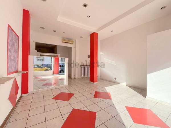 locale commerciale in vendita a Torino in zona Pozzo Strada