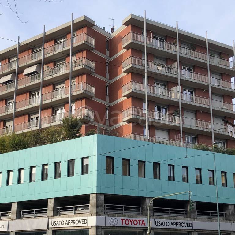 negozio in vendita a Torino in zona Cit Turin