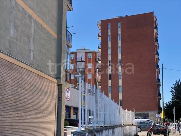 locale commerciale in vendita a Torino in zona Madonna di Campagna