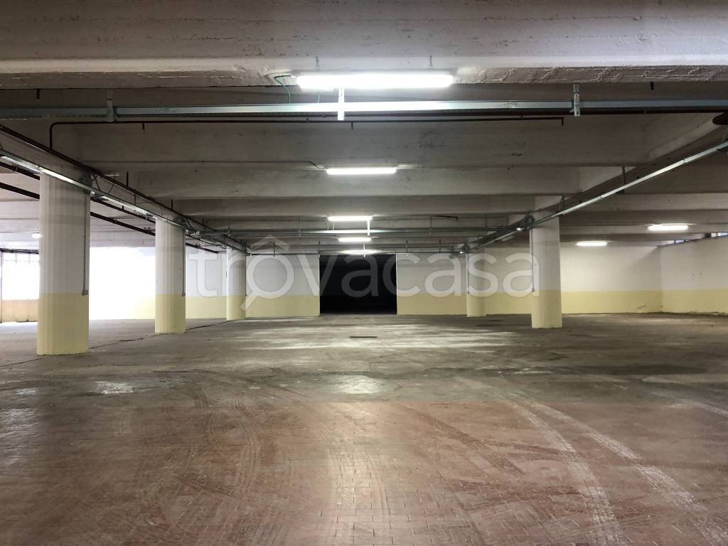 locale commerciale in vendita a Torino in zona Madonna di Campagna