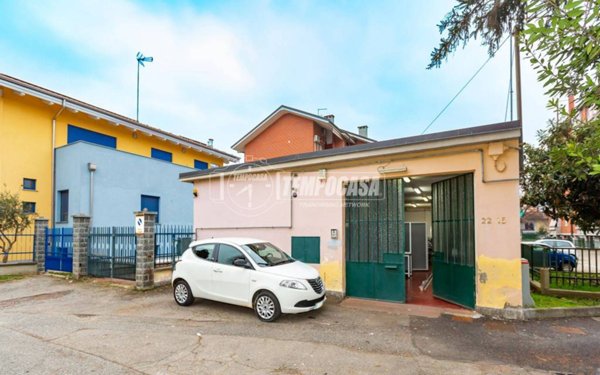 negozio in vendita a Torino in zona Barca