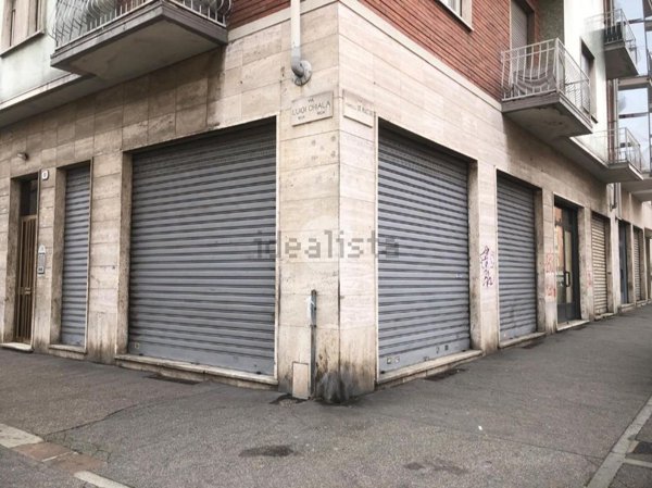 negozio in vendita a Torino in zona Mirafiori Sud