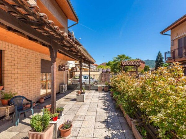 casa indipendente in vendita a Torino in zona Barca
