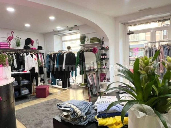 negozio in vendita a Torino in zona San Donato