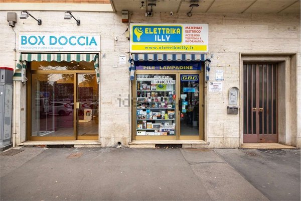locale commerciale in vendita a Torino in zona Santa Rita