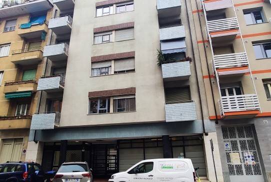 negozio in vendita a Torino in zona Mirafiori Nord