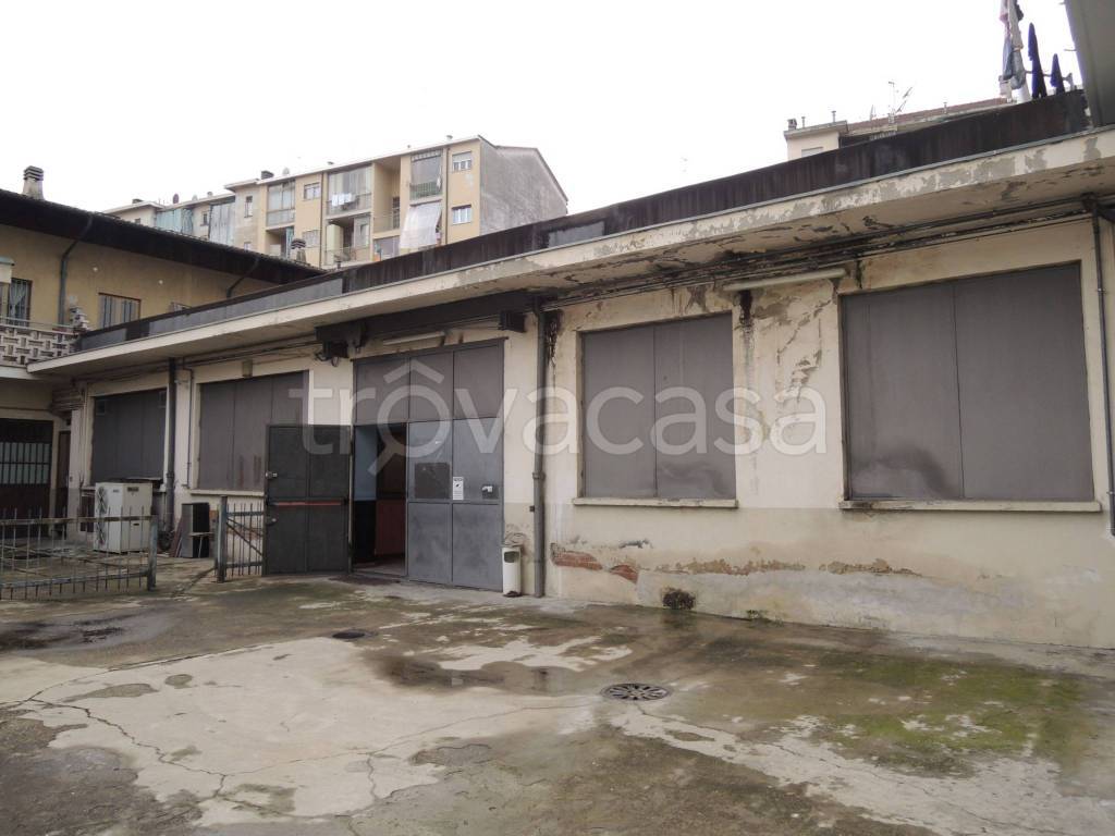 negozio in vendita a Torino in zona Madonna di Campagna