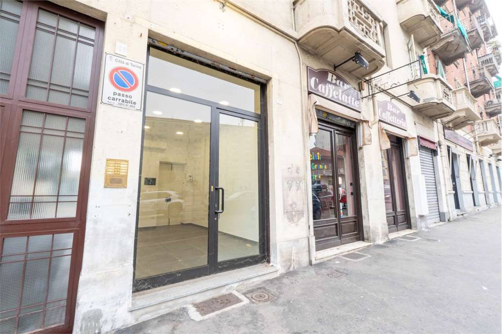 negozio in vendita a Torino in zona Regio Parco