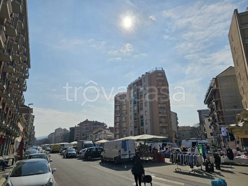 negozio in vendita a Torino in zona Rebaudengo