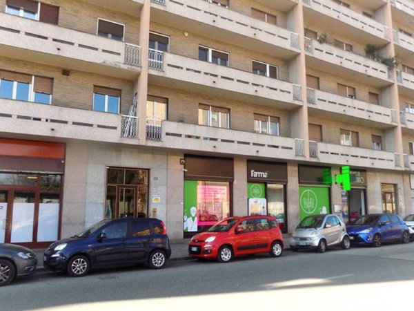 negozio in vendita a Torino in zona Mirafiori Nord