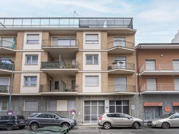 locale commerciale in vendita a Torino in zona Rebaudengo