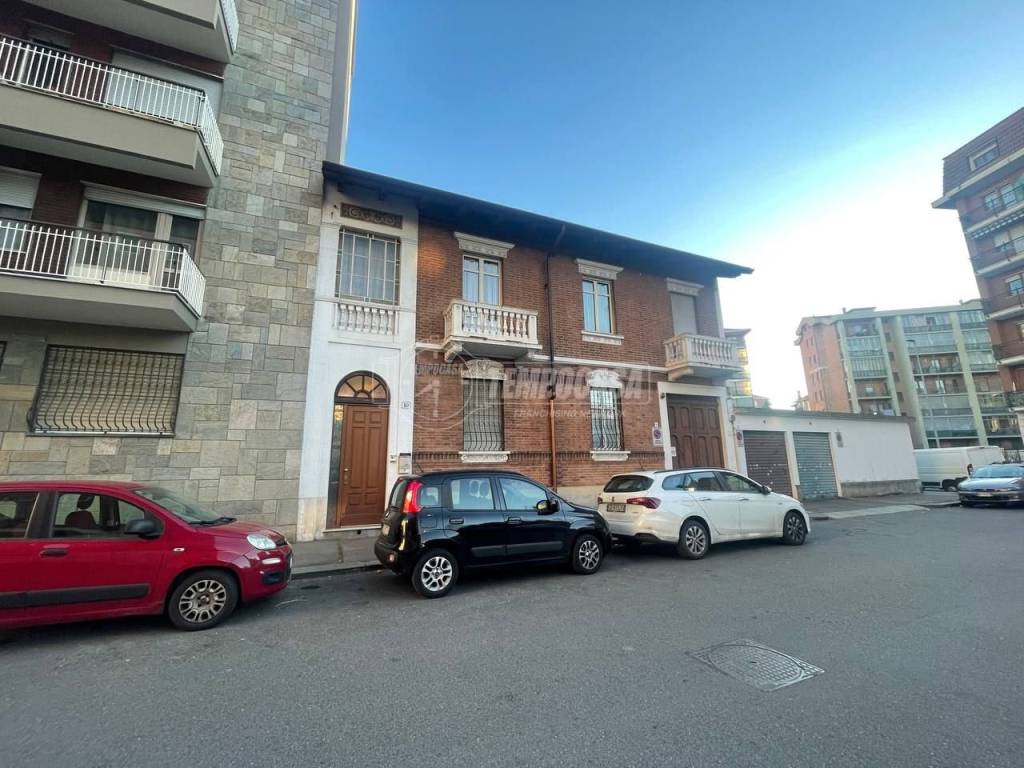 casa indipendente in vendita a Torino in zona Madonna di Campagna
