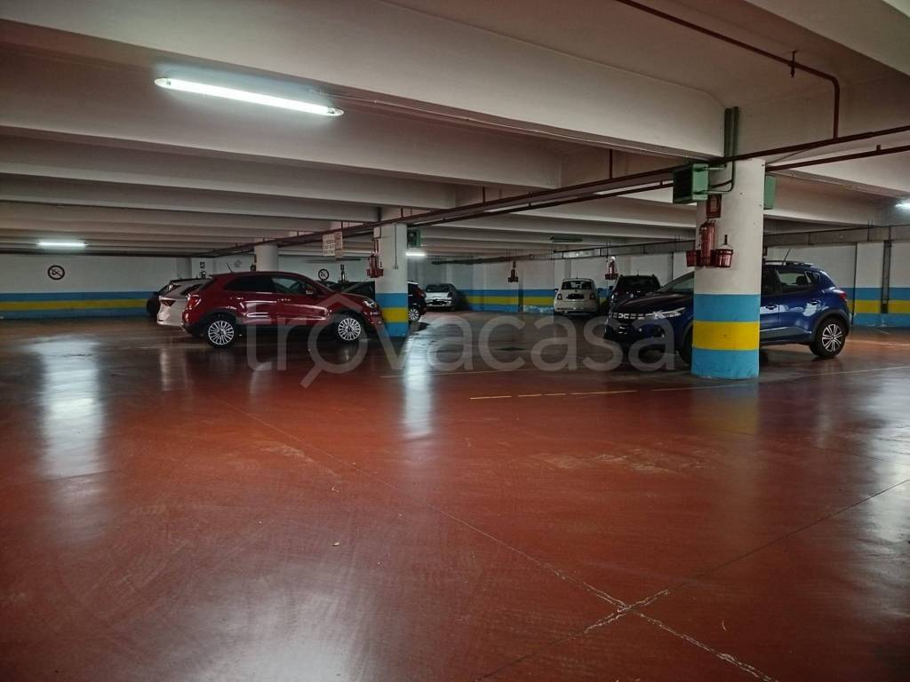 capannone in vendita a Torino in zona Madonna di Campagna