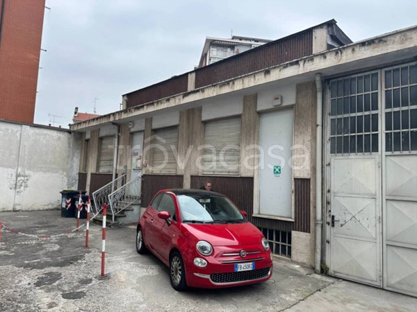 locale commerciale in vendita a Torino in zona Mirafiori Nord