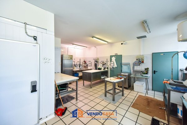 locale di sgombero in vendita a Torino in zona Rebaudengo