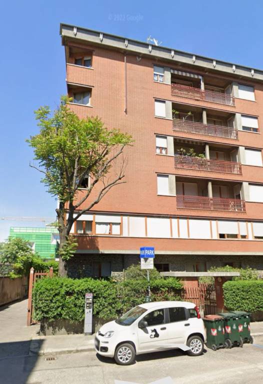locale commerciale in vendita a Torino in zona Crocetta