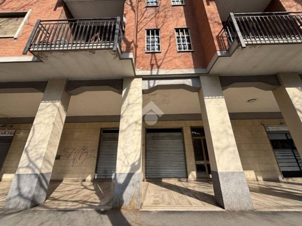 negozio in vendita a Torino in zona Lucento