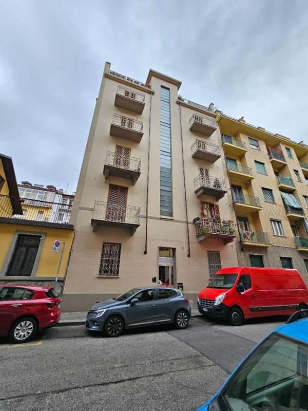 appartamento in vendita a Torino in zona Cenisia