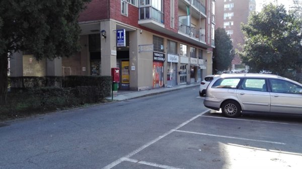 negozio in vendita a Torino in zona Santa Rita
