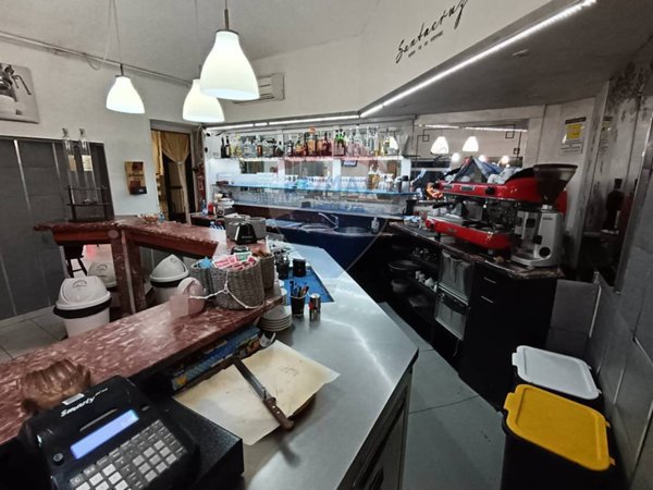 negozio in vendita a Torino in zona Barca