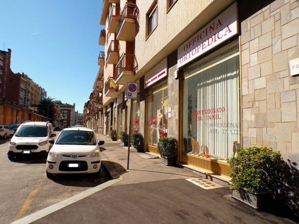 negozio in vendita a Torino in zona Millefonti