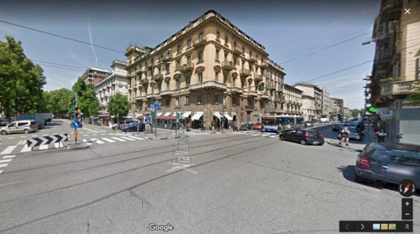 locale commerciale in vendita a Torino in zona San Salvario