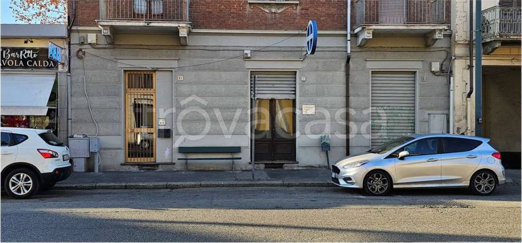 negozio in vendita a Torino in zona Barca