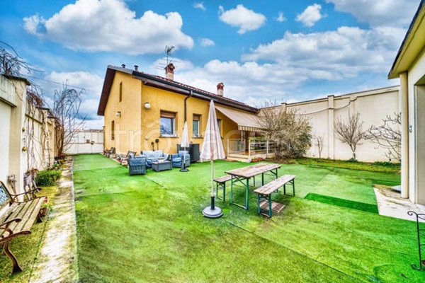 casa indipendente in vendita a Torino in zona Borgata Vittoria