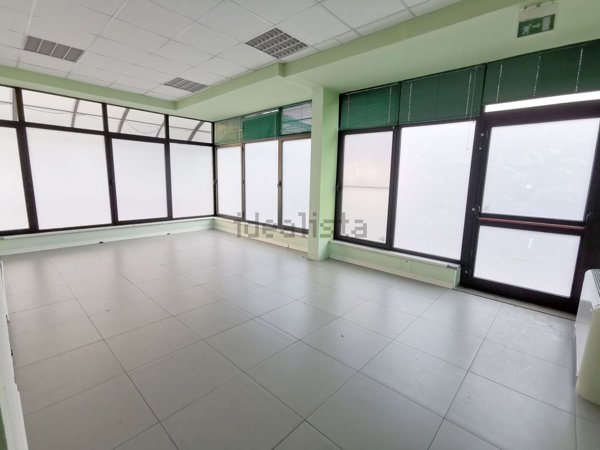 locale commerciale in vendita a Torino in zona Cit Turin