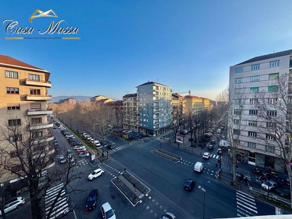 appartamento in vendita a Torino in zona Cit Turin