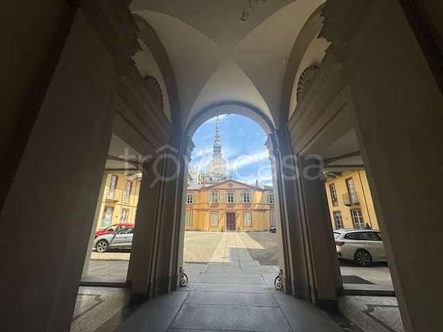 appartamento in vendita a Torino in zona Centro Storico