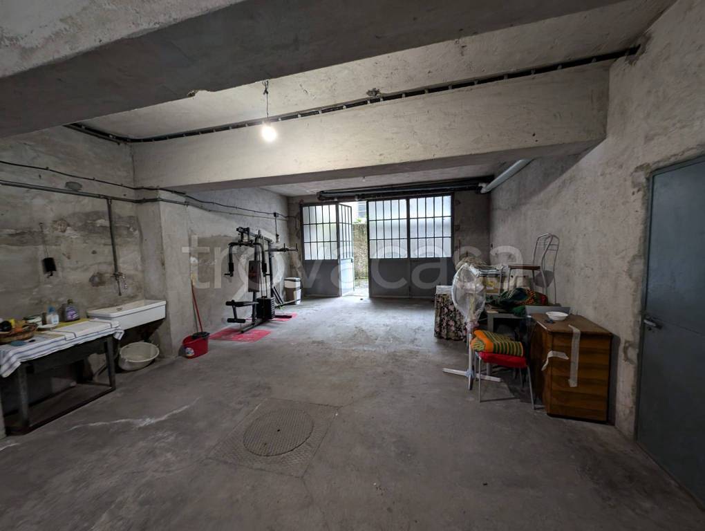 locale commerciale in vendita a Torino in zona Parella