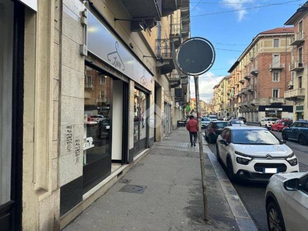 locale commerciale in vendita a Torino in zona Borgo San Paolo
