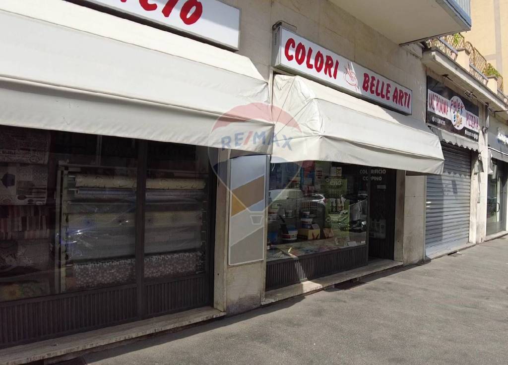 negozio in vendita a Torino in zona Borgata Vittoria