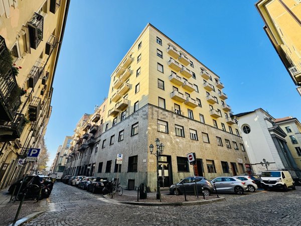 locale commerciale in vendita a Torino in zona Centro Storico