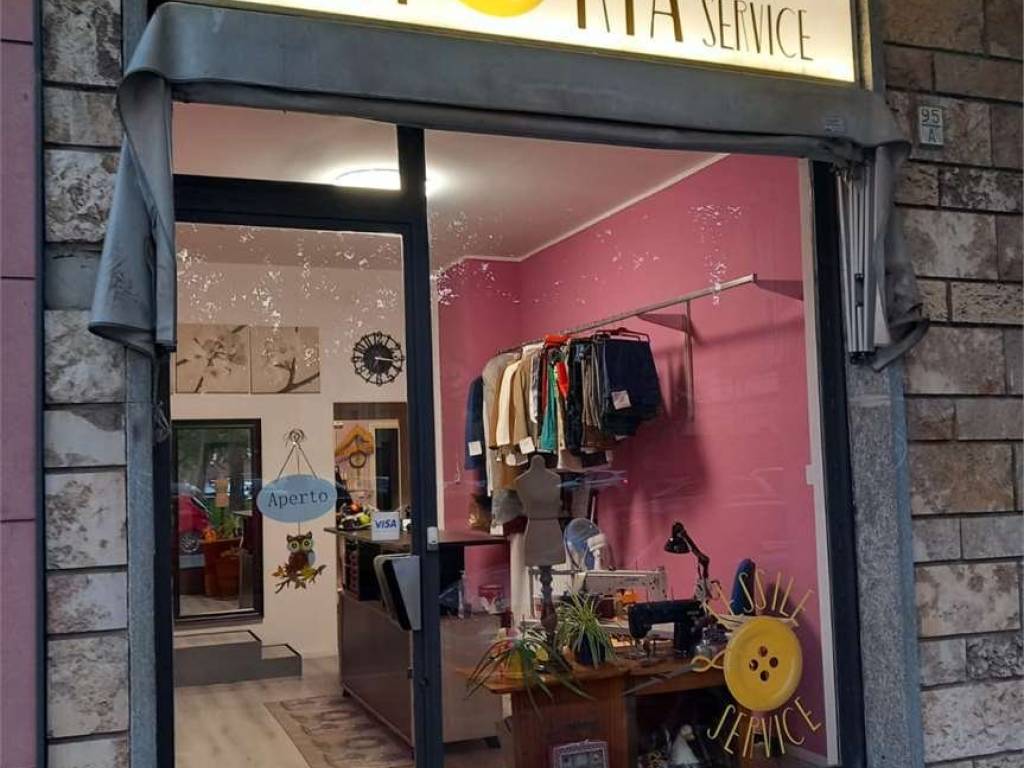 negozio in vendita a Torino in zona Parella