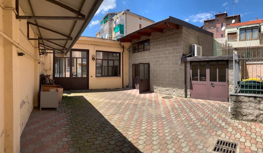negozio in vendita a Torino in zona Madonna di Campagna