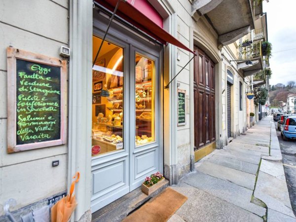 negozio in vendita a Torino in zona Gran Madre