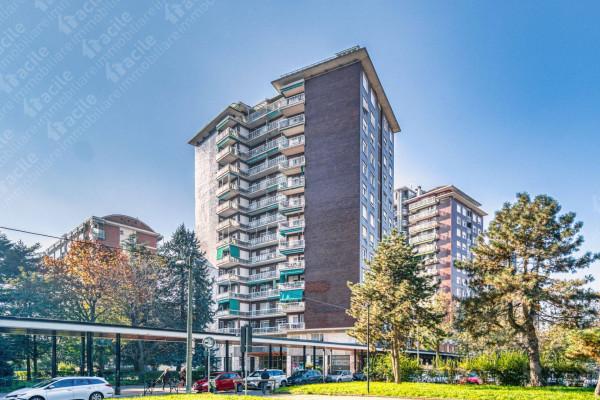 negozio in vendita a Torino in zona Lingotto