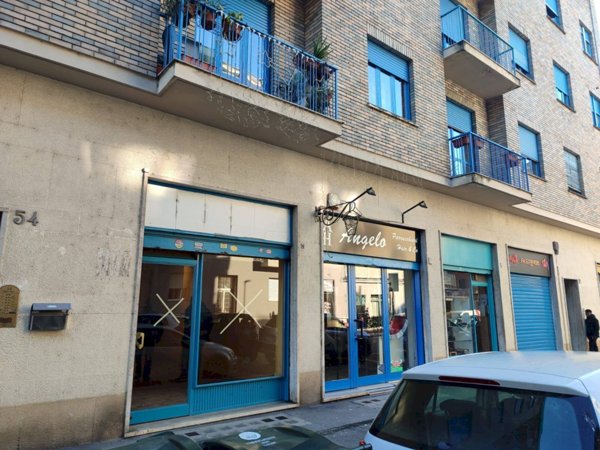negozio in vendita a Torino in zona Lucento