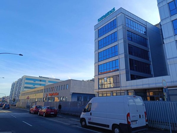 negozio in vendita a Torino in zona Mirafiori Sud