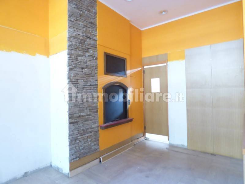 negozio in vendita a Torino in zona Lingotto