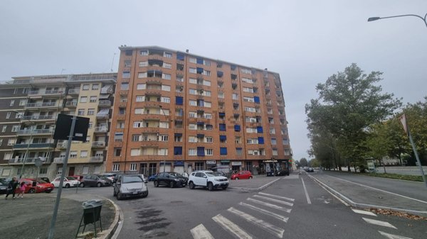 locale commerciale in vendita a Torino in zona Borgata Vittoria
