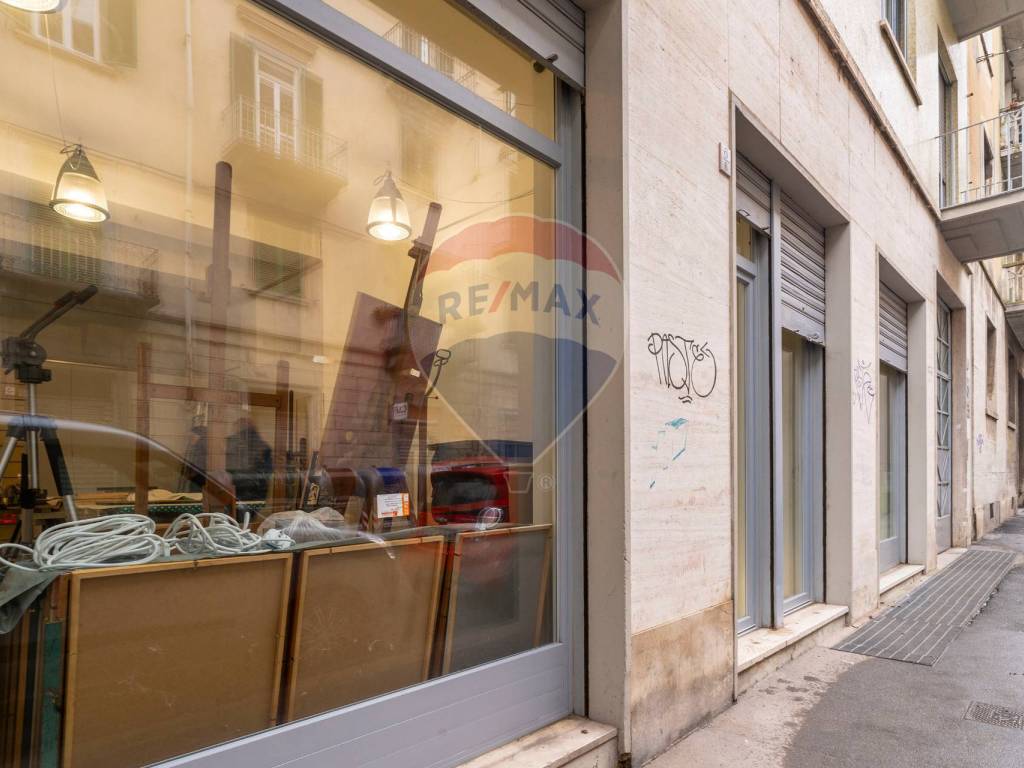 negozio in vendita a Torino in zona Borgata Vittoria