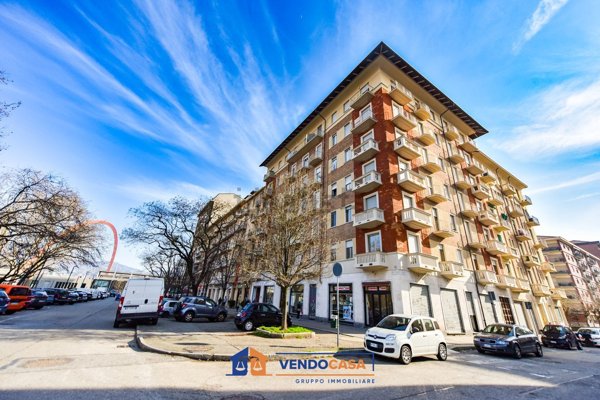 locale commerciale in vendita a Torino in zona Filadelfia